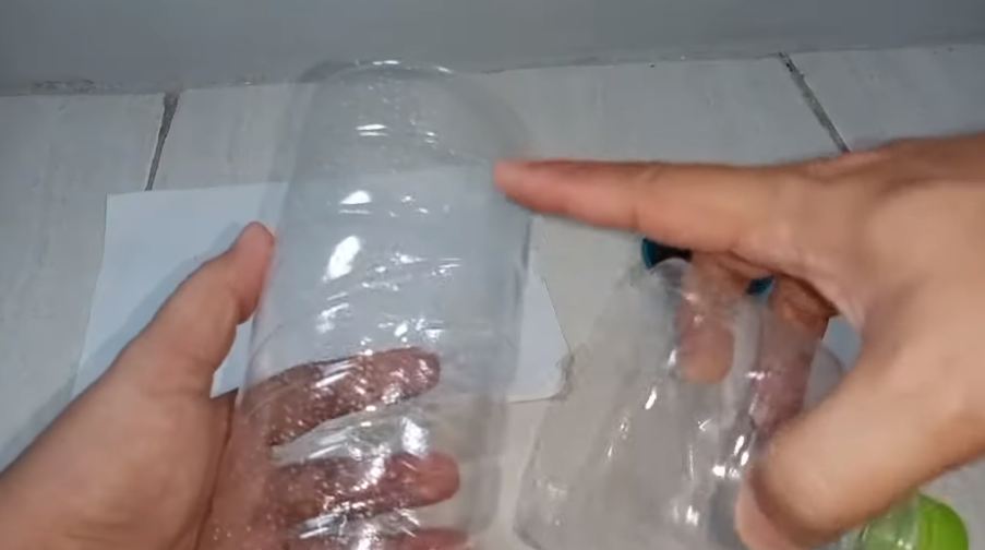 Cara sederhana bikin perangkap kecoak cuma pakai 2 bahan dapur, mudah ditiru