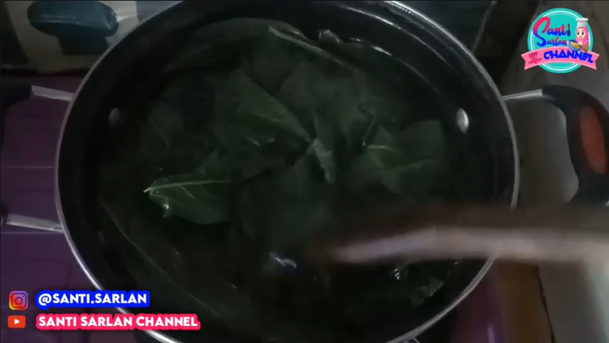 Tanpa baking soda, ini trik merebus daun singkong agar tetap hijau dan cepat empuk