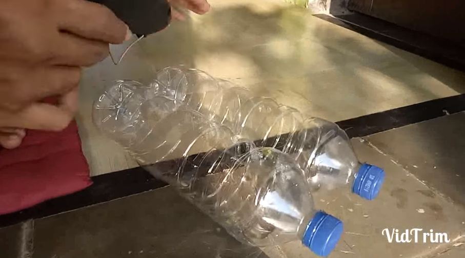 Jangan langsung dibuang, ini cara kreatif menyulap botol bekas jadi rak piring yang cantik dan kokoh