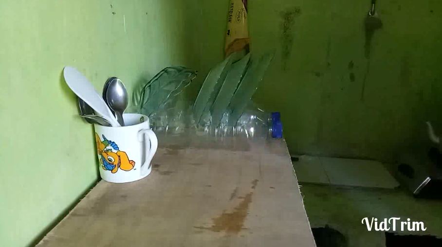 Jangan langsung dibuang, ini cara kreatif menyulap botol bekas jadi rak piring yang cantik dan kokoh