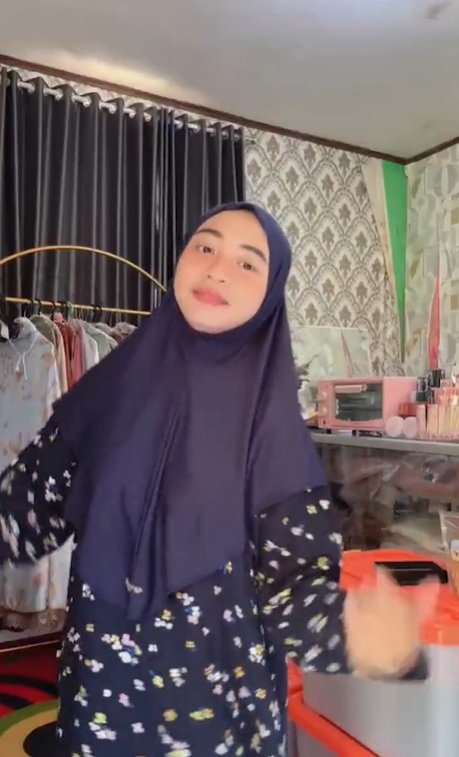 seleb pilih menepi dari dunia hiburan dan jualan baju © berbagai sumber seleb pilih menepi dari dunia hiburan dan jualan baju © berbagai sumber