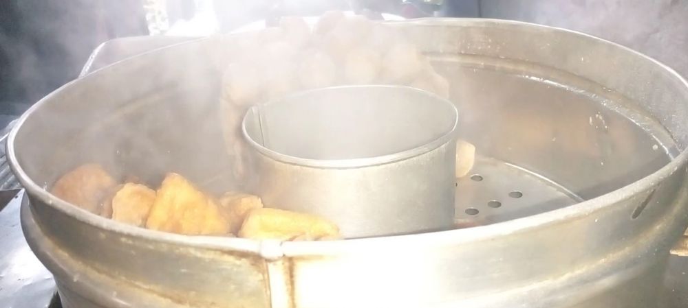 Trik memanaskan bakso beku dari freezer agar kembali kenyal dan nggak basi hingga seharian