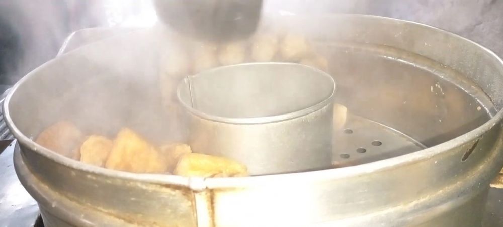 Trik memanaskan bakso beku dari freezer agar kembali kenyal dan nggak basi hingga seharian