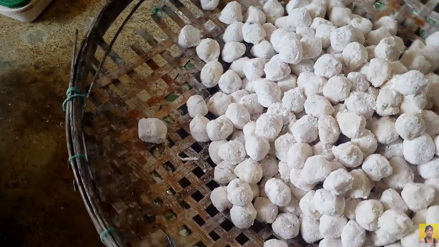 Tanpa perlu ditimbang, ini trik mencetak cimol agar bentuknya bulat mulus dan berukuran sama rata