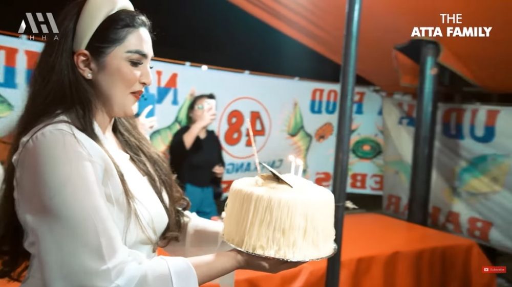 9 Menu ulang tahun Aurel Hermansyah ke-25 di warung pecel lele, buket uniknya bikin melongo