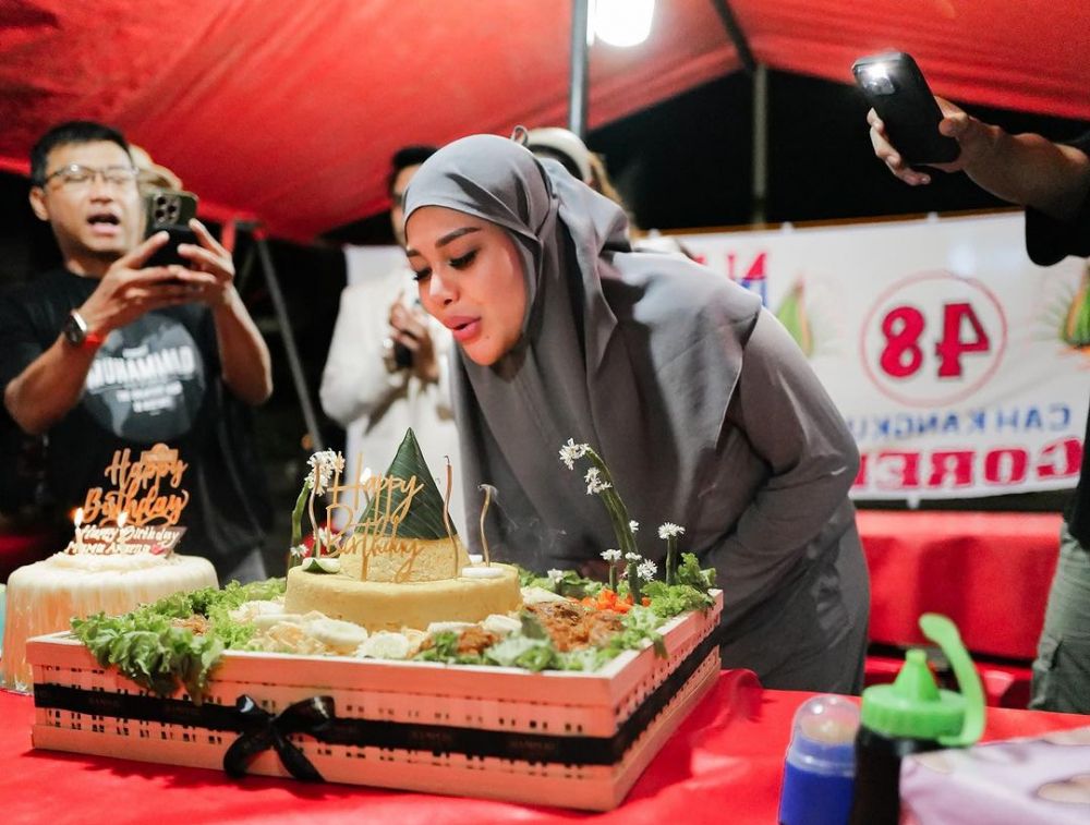 9 Menu ulang tahun Aurel Hermansyah ke-25 di warung pecel lele, buket uniknya bikin melongo