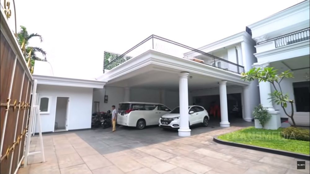 rumah mewah pedangdut © 2023 brilio.net rumah mewah pedangdut © 2023 brilio.net