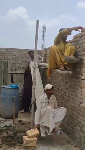 Potret kocak peralatan kerja kuli bangunan Berbagai sumber