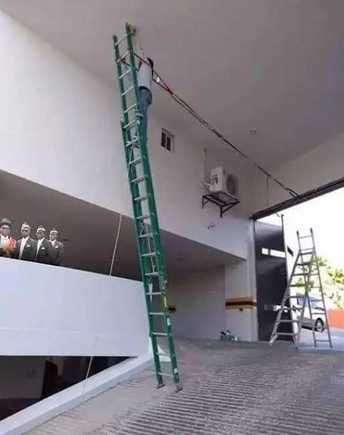 Potret kocak peralatan kerja kuli bangunan Berbagai sumber