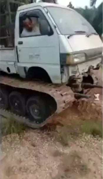 Potret kocak peralatan kerja kuli bangunan Berbagai sumber