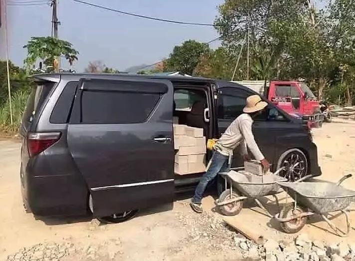 Potret kocak peralatan kerja kuli bangunan Berbagai sumber