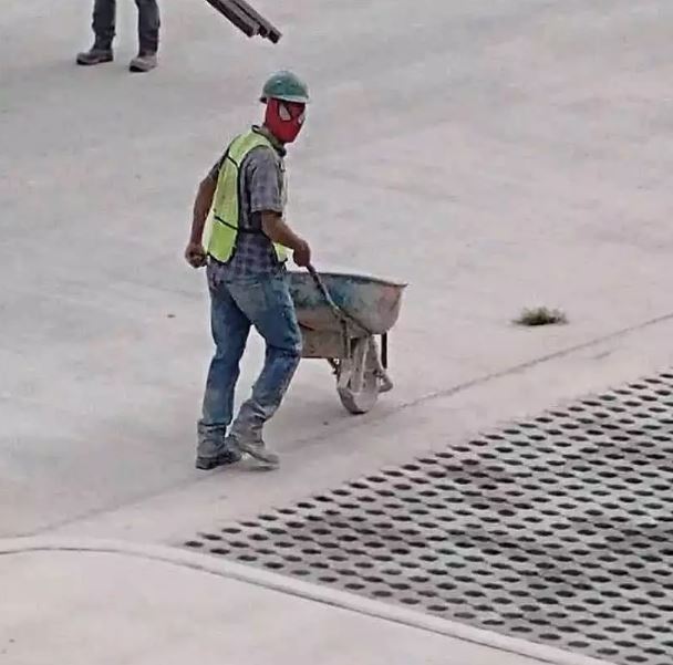 Potret kocak peralatan kerja kuli bangunan Berbagai sumber