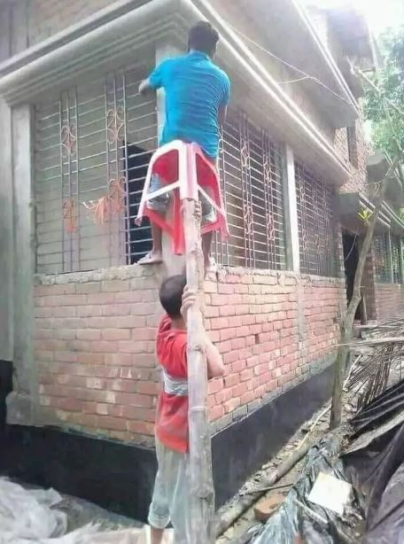 Potret kocak peralatan kerja kuli bangunan Berbagai sumber