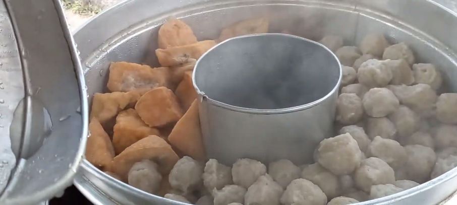 Cara sederhana mengukus pentol bakso agar teksturnya tetap kenyal dan tidak lembek selama beberapa jam