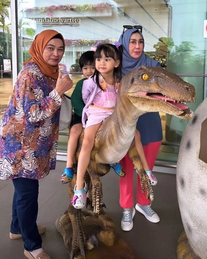 kebersamaan amy qanita dan ibu jeje © berbagai sumber