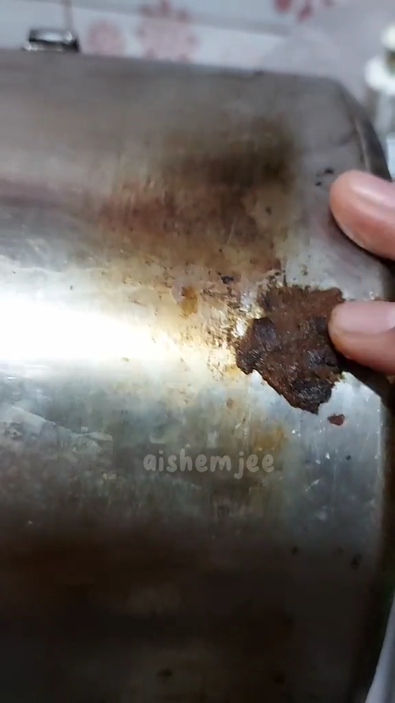 Modal Rp2.000, ini cara praktis menambal permukaan panci yang berlubang pakai 1 bahan dapur