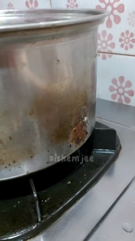 Modal Rp2.000, ini cara praktis menambal permukaan panci yang berlubang pakai 1 bahan dapur