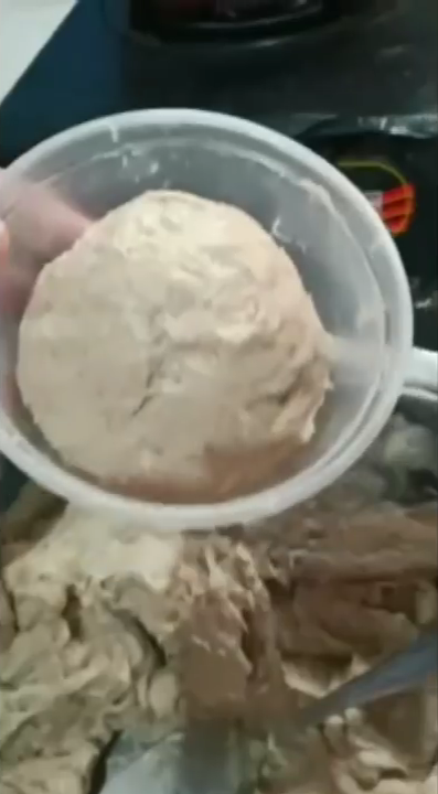 Aksi cerdas warganet mencetak bakso telur ini hasilnya bulat, antibocor, dan tidak mengotori tangan