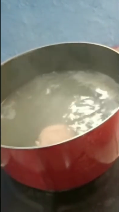 Aksi cerdas warganet mencetak bakso telur ini hasilnya bulat, antibocor, dan tidak mengotori tangan