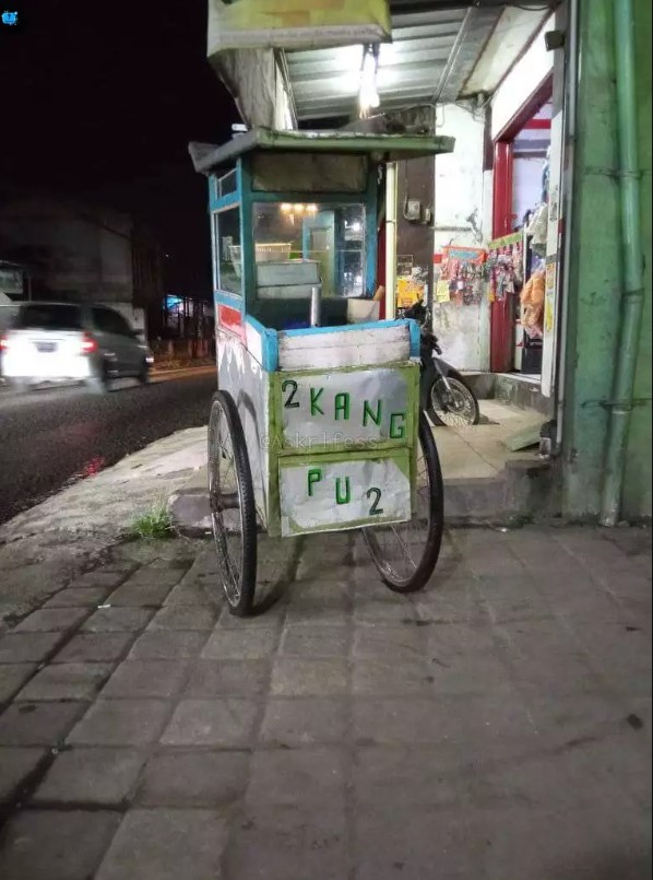 Tulisan di warung bikin belibet Berbagai sumber