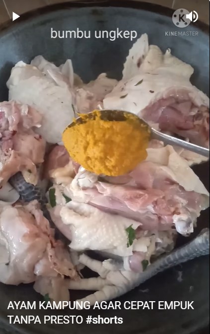 Bukan direbus, ini trik ampuh mengempukkan ayam kampung pakai 1 bahan dapur