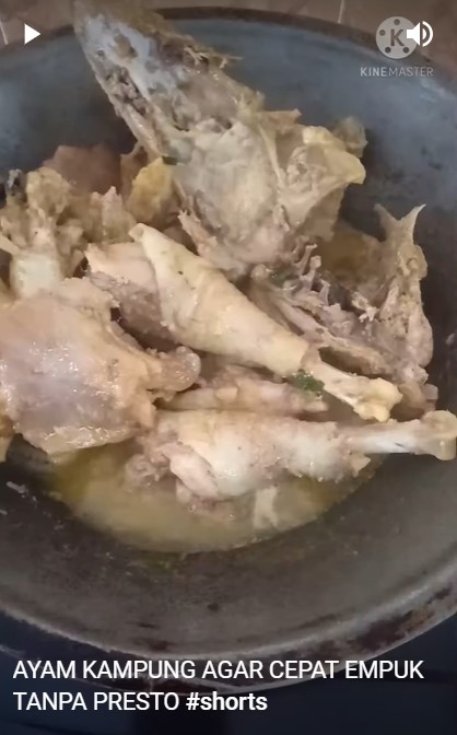 Bukan direbus, ini trik ampuh mengempukkan ayam kampung pakai 1 bahan dapur