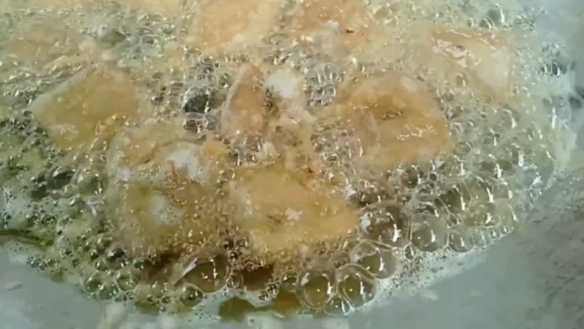 Trik jitu bikin gorengan agar minyak tak berbusa, cukup tambah 1 jenis buah