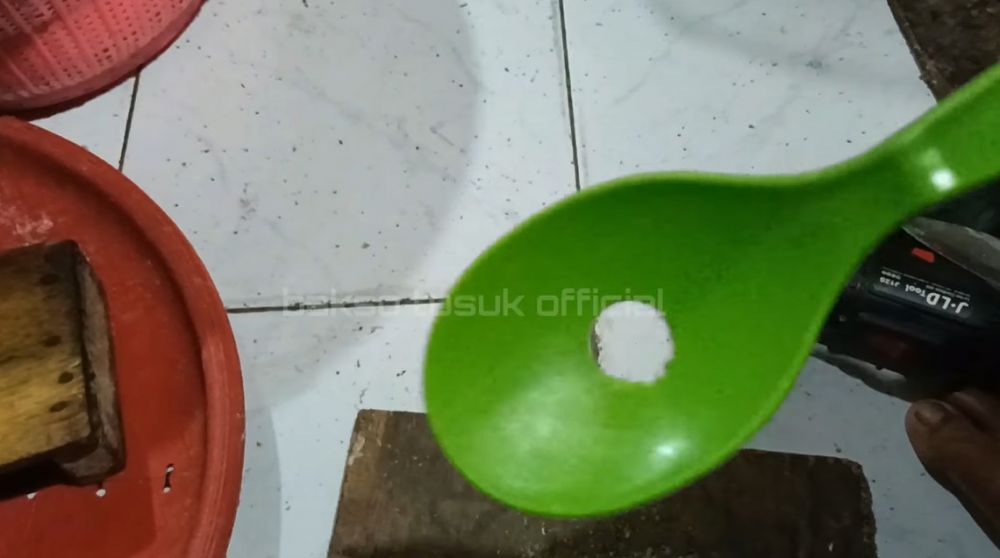 Aksi kreatif warganet membuat cetakan bakso pakai 1 alat dapur ini bikin kagum, bentuknya bulat mulus