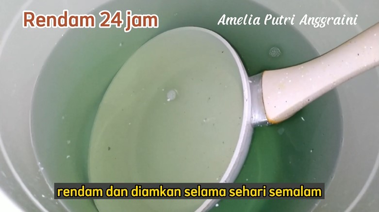 Tanpa bikin tergores, ini cara bersihkan noda gosong membandel di bagian luar panci keramik