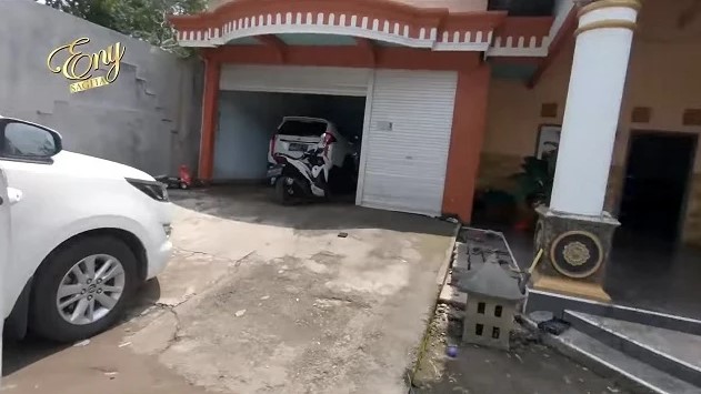 rumah Happy Asmara sebelum sesudah terkenal © berbagai sumber