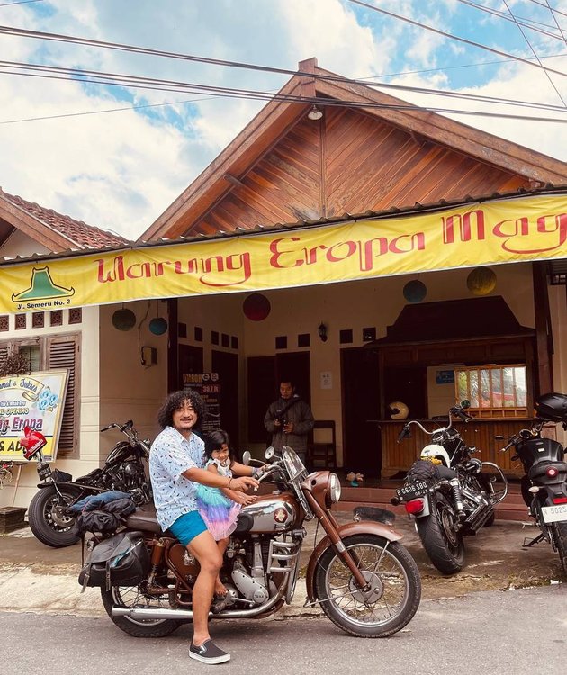 warung depan rumah artis © 2023 brilio.net