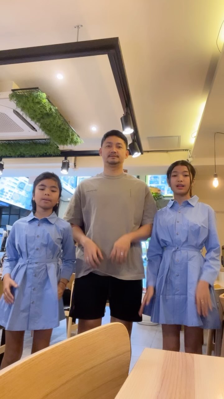 Angga Wijaya bareng anak sambung © Instagram/@anggawijaya88