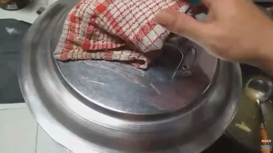 Trik praktis merebus kikil sapi agar empuk, kenyal, dan bebas bau cuma pakai 3 jenis rempah