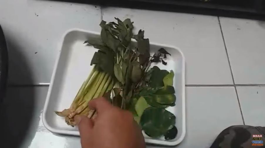 Trik praktis merebus kikil sapi agar empuk, kenyal, dan bebas bau cuma pakai 3 jenis rempah