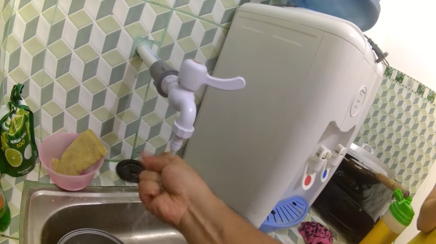 Cara hilangkan rasa pedas di tangan usai memotong cabai ini unik banget cuma pakai 2 bahan dapur