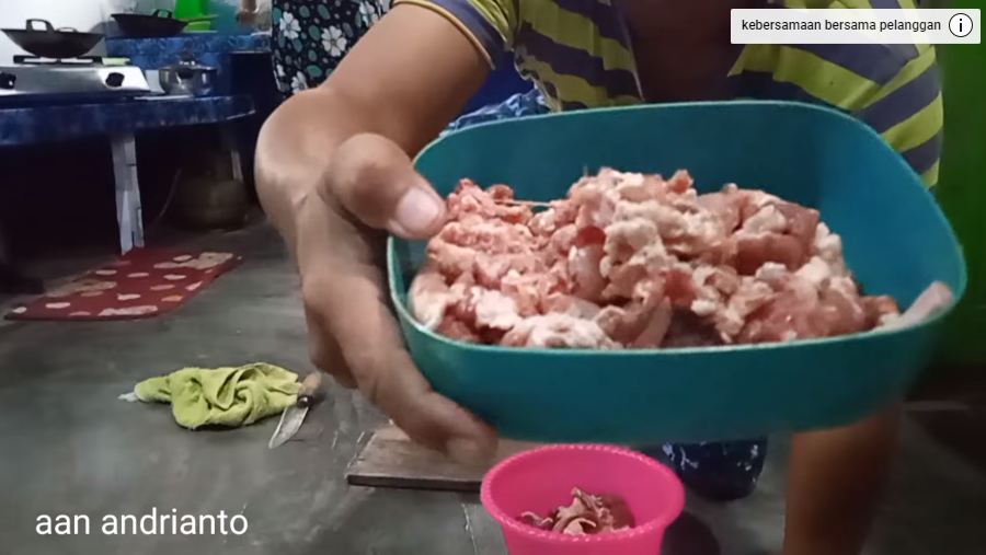 Tanpa dicairkan dulu, ini trik bikin bakso dari daging sapi beku agar hasilnya bulat dan antigagal