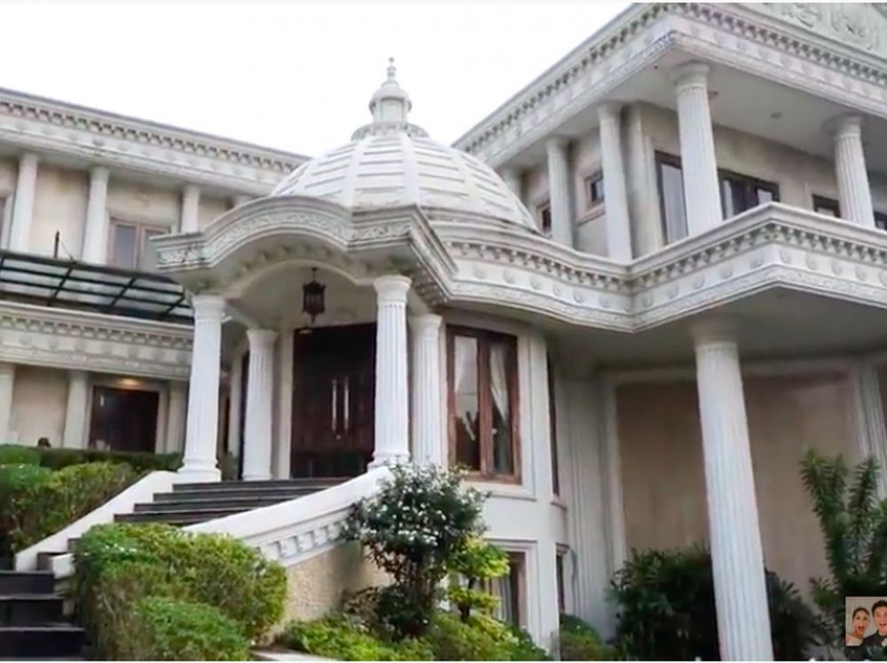 rumah artis bak istana © 2023 brilio.net rumah artis bak istana © 2023 brilio.net