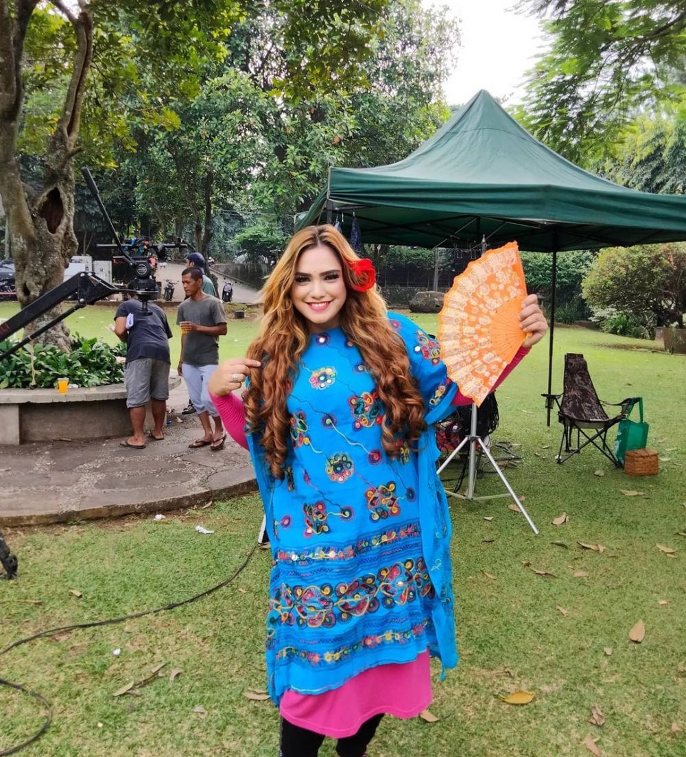 anna shirley jualan tahu  © Instagram/@annashirley_