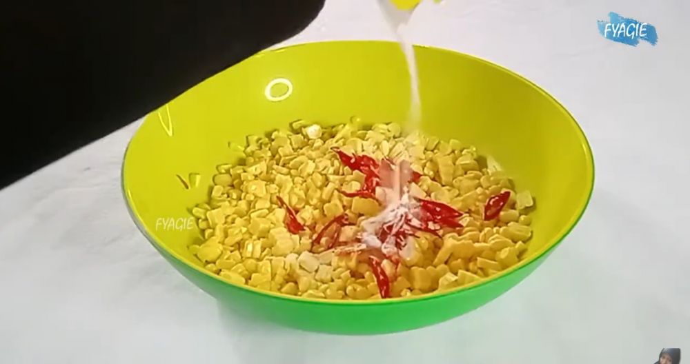 Tak perlu dihaluskan dulu, begini cara membuat bakwan jagung renyah dan antiambyar walau tanpa tepung