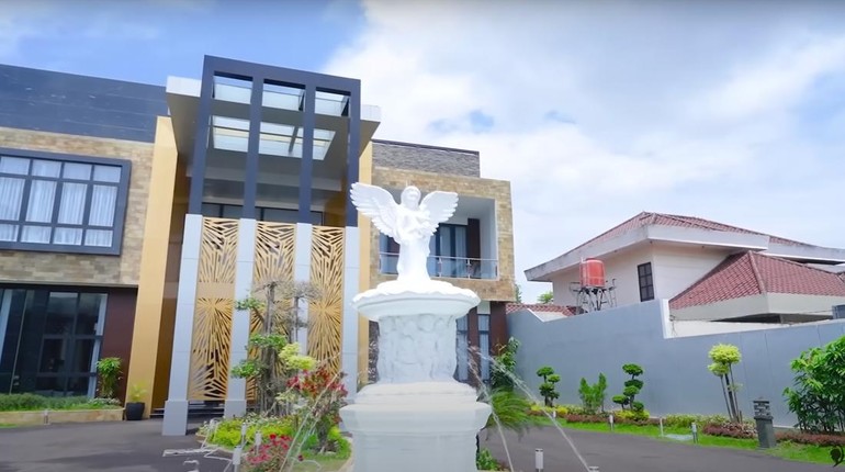 potret rumah mewah dr richard lee © YouTube