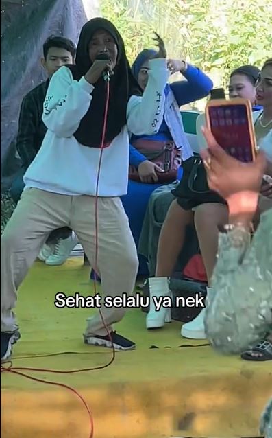 momen nenek nyanyi enerjik banget TikTok momen nenek nyanyi enerjik banget TikTok