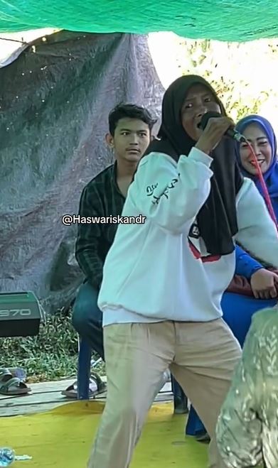 momen nenek nyanyi enerjik banget TikTok momen nenek nyanyi enerjik banget TikTok