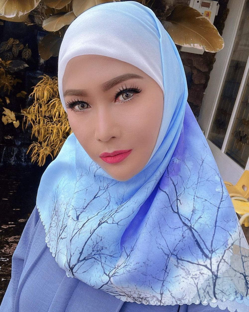 Potret manglingi 9 pedangdut tampil beda pakai hijab, Happy Asmara anggun saat ikut pengajian