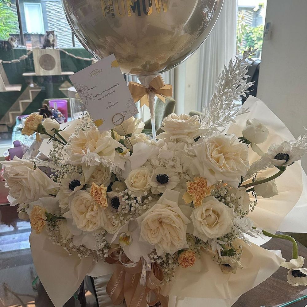 momen ussy sulistiawaty tampil no makeup saat dapat kejutan ultah © berbagai sumber