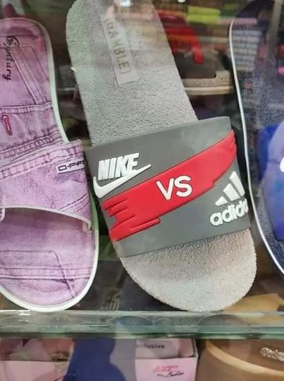 jualan sandal © berbagai sumber