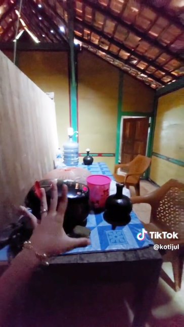 rumah kampung bak lapangan © TikTok rumah kampung bak lapangan © TikTok