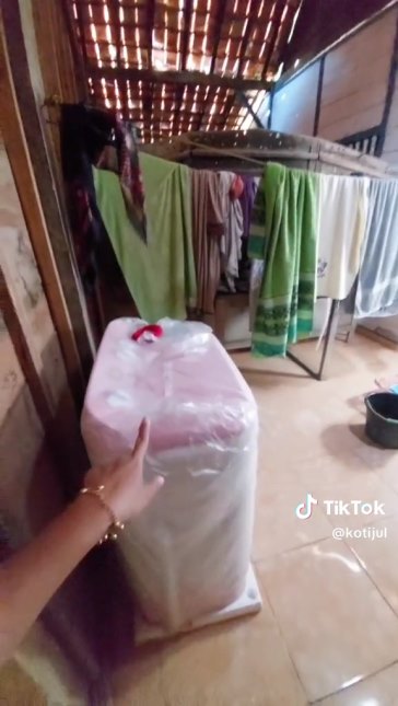 rumah kampung bak lapangan © TikTok rumah kampung bak lapangan © TikTok