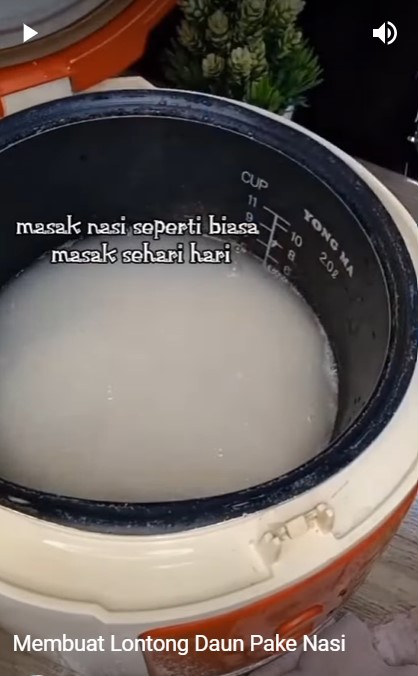 Cuma butuh 5 menit, ini trik merebus lontong daun pisang agar pulen dan hemat gas