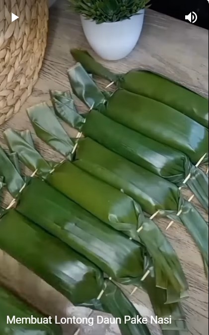Cuma butuh 5 menit, ini trik merebus lontong daun pisang agar pulen dan hemat gas