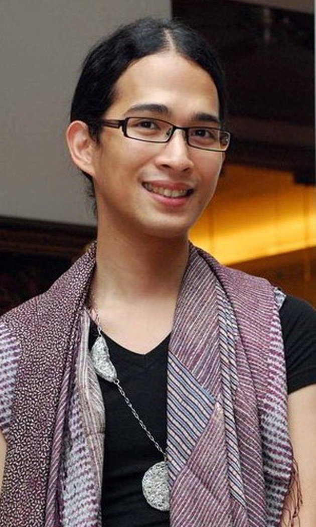 potret lawas oscar lawalata yang jadi cover boy kini jadi wanita tulen © berbagai sumber potret lawas oscar lawalata yang jadi cover boy kini jadi wanita tulen © berbagai sumber